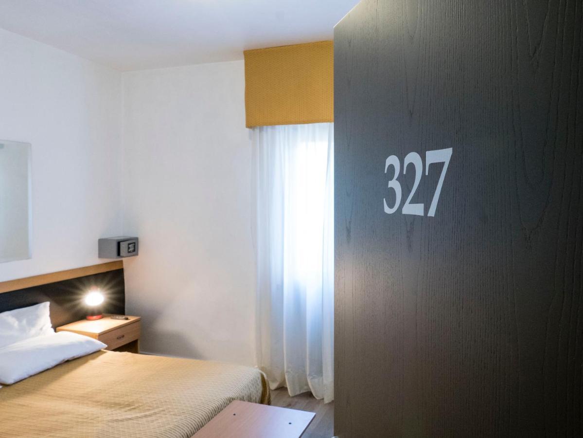 Hotel Doria Nago-Torbole ภายนอก รูปภาพ