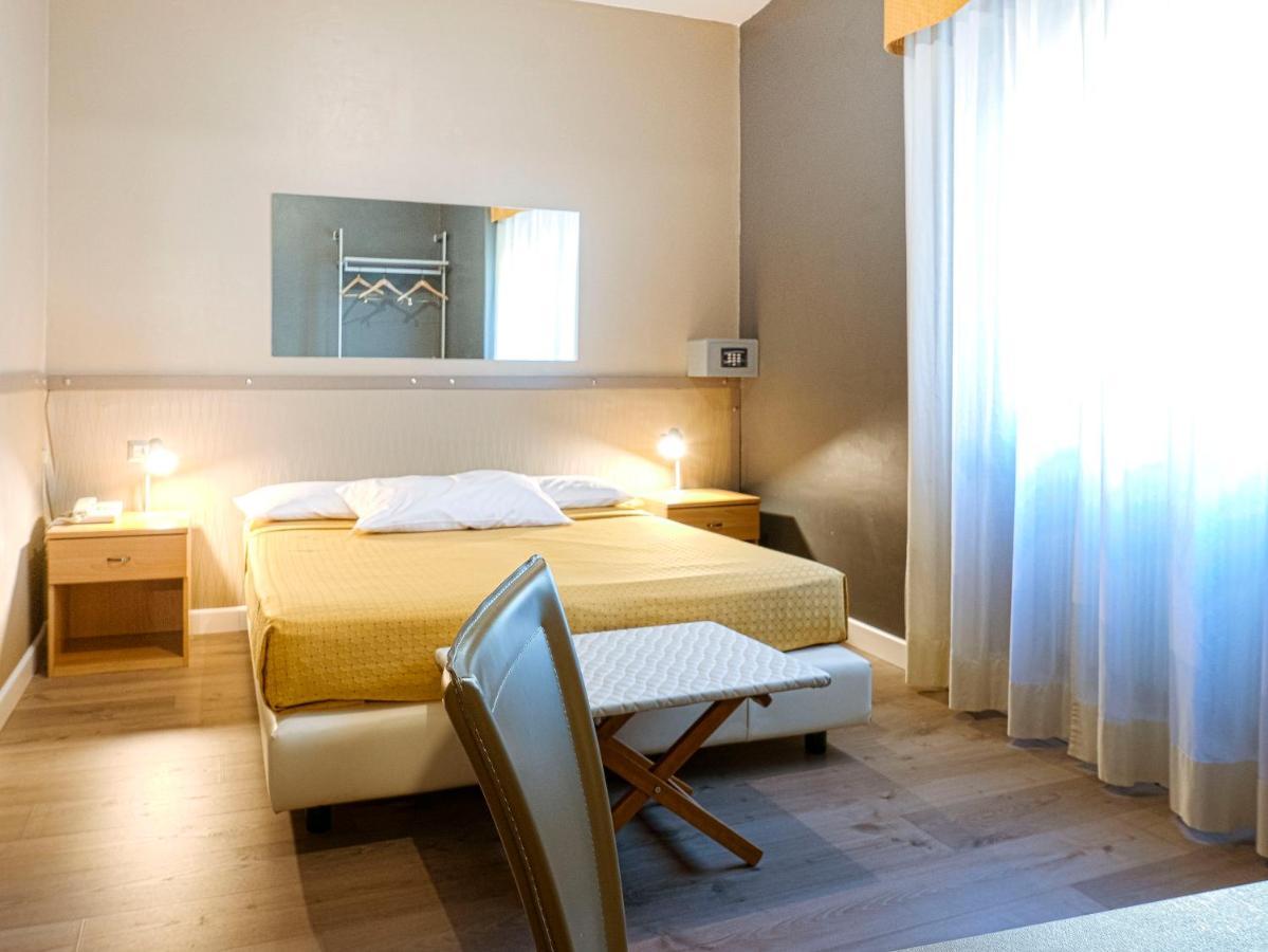Hotel Doria Nago-Torbole ภายนอก รูปภาพ