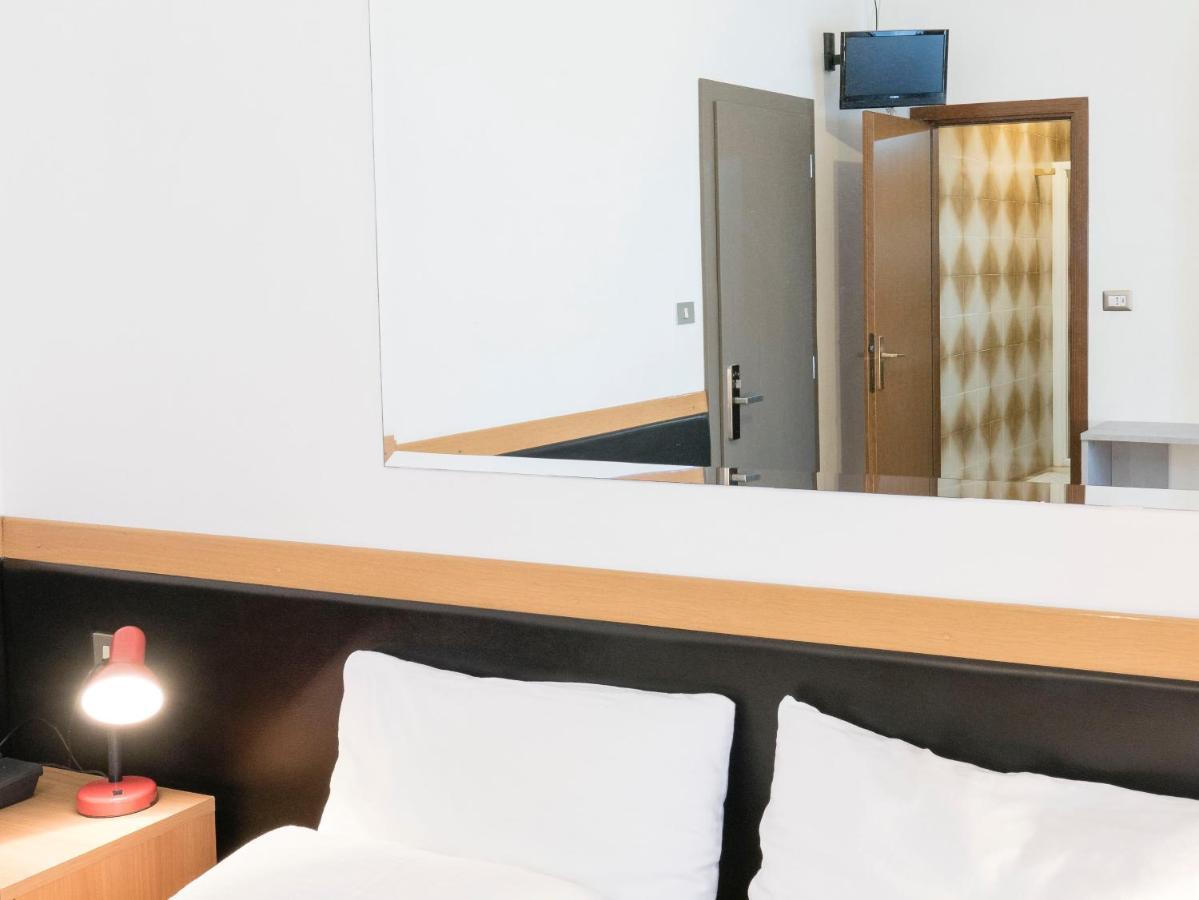 Hotel Doria Nago-Torbole ภายนอก รูปภาพ