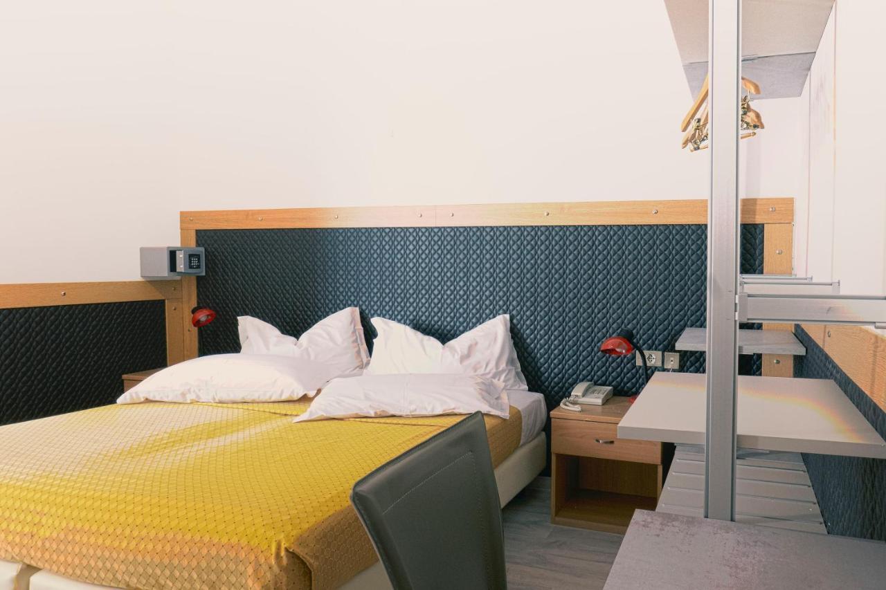 Hotel Doria Nago-Torbole ภายนอก รูปภาพ