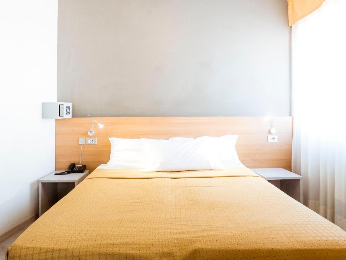 Hotel Doria Nago-Torbole ภายนอก รูปภาพ