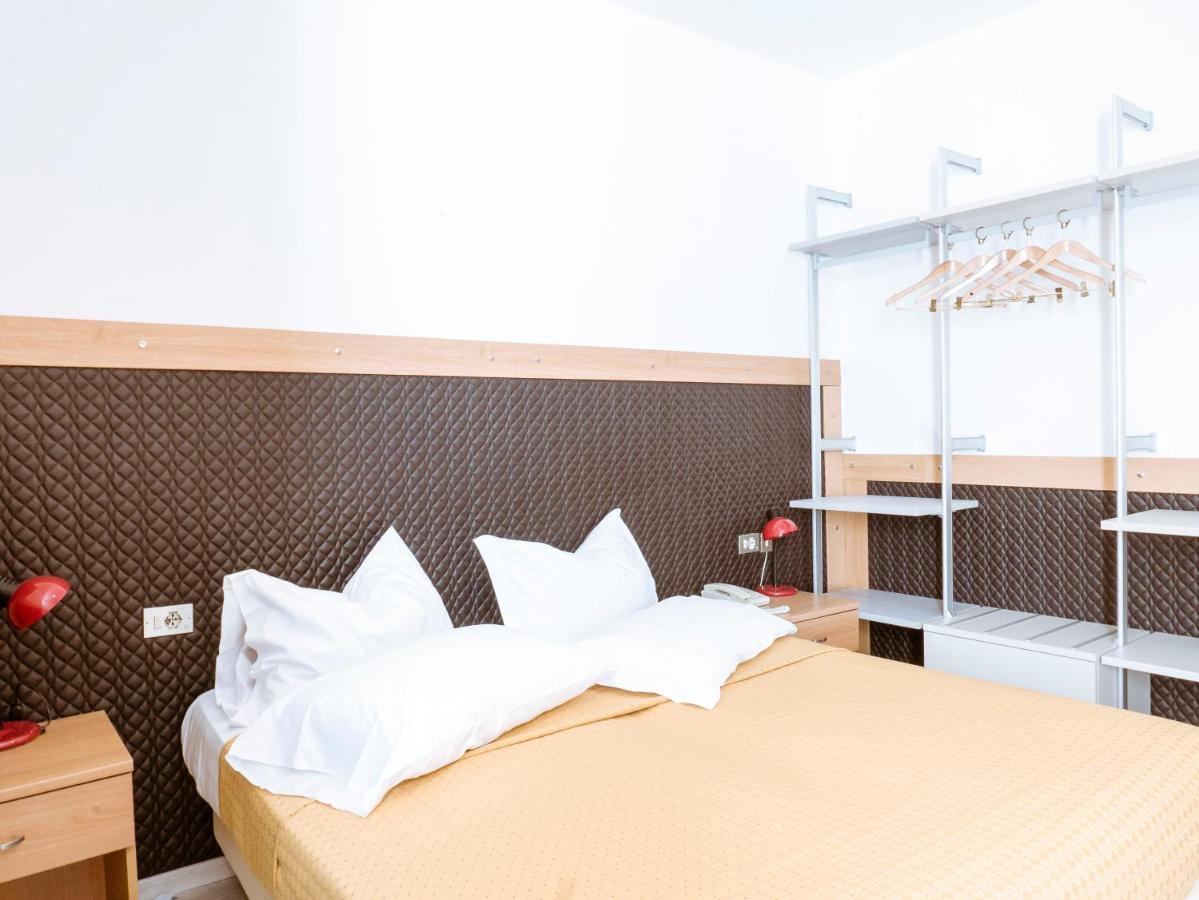 Hotel Doria Nago-Torbole ภายนอก รูปภาพ