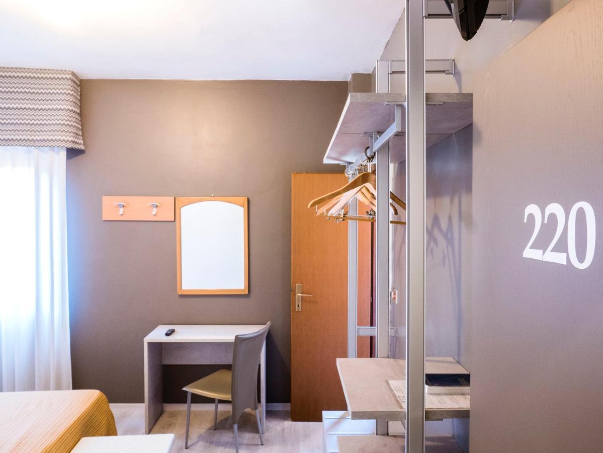 Hotel Doria Nago-Torbole ภายนอก รูปภาพ