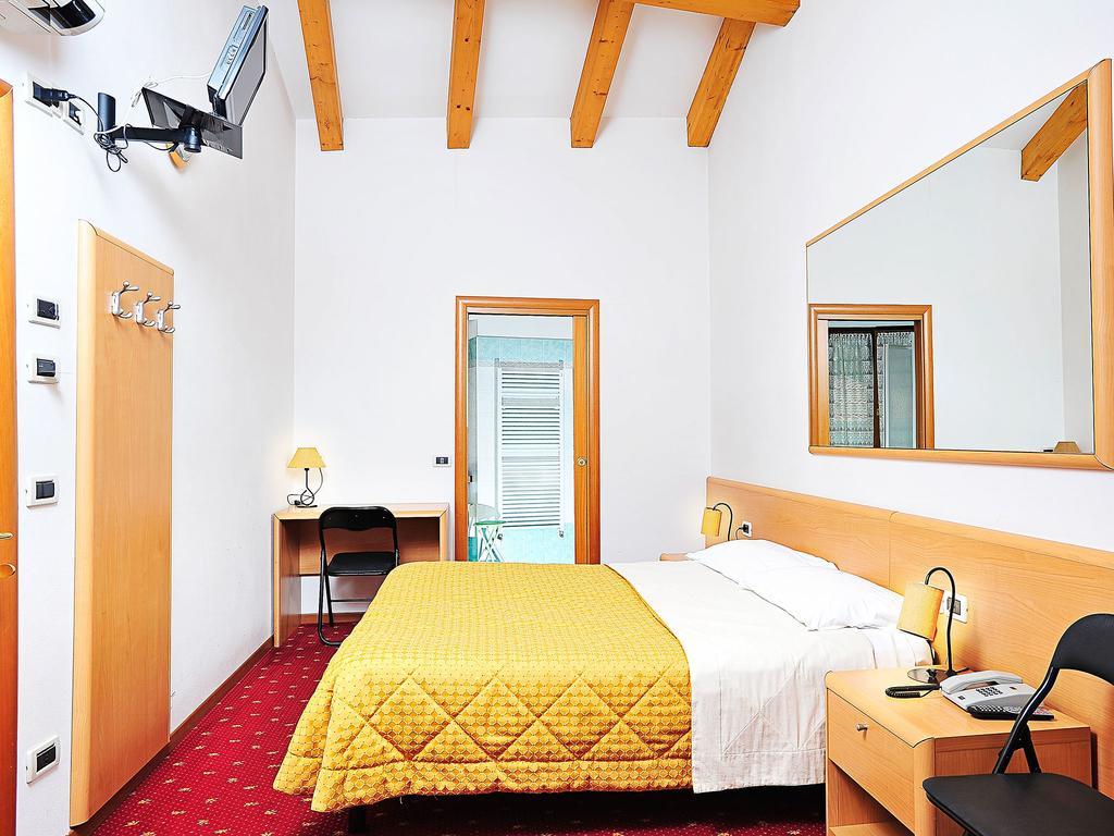 Hotel Doria Nago-Torbole ภายนอก รูปภาพ