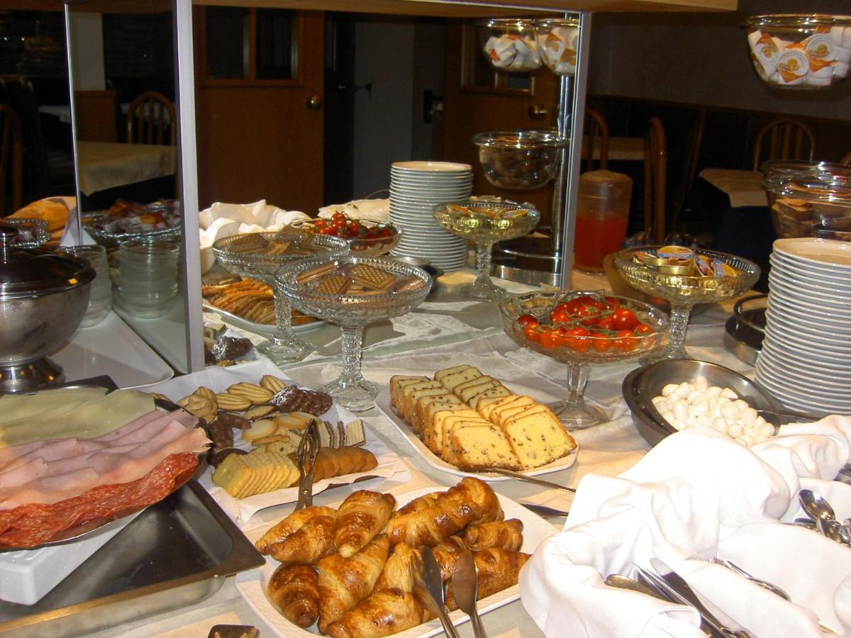 Hotel Doria Nago-Torbole ภายนอก รูปภาพ